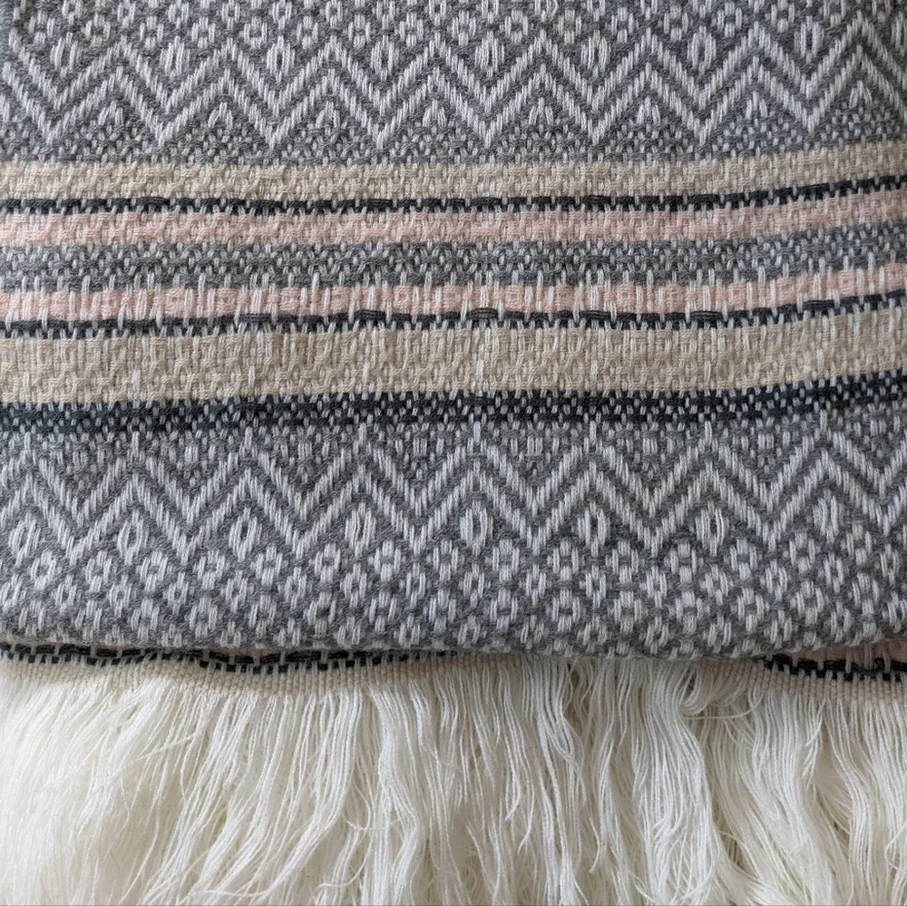 Shiraleah chicago throw